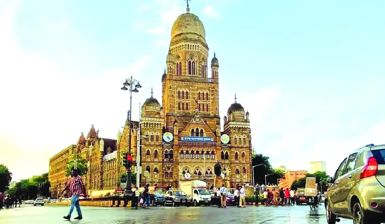 Bombay High Court Pulls Up BMC Over Broken Toilets in Govandi Slum, Orders Urgent Repairs and New Facilities